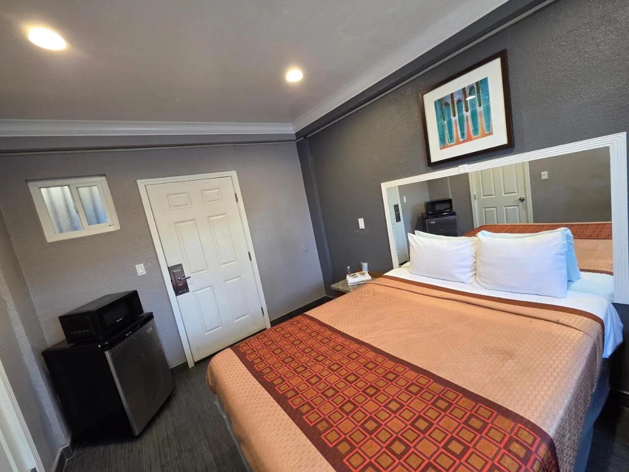 Astro Motel photo
