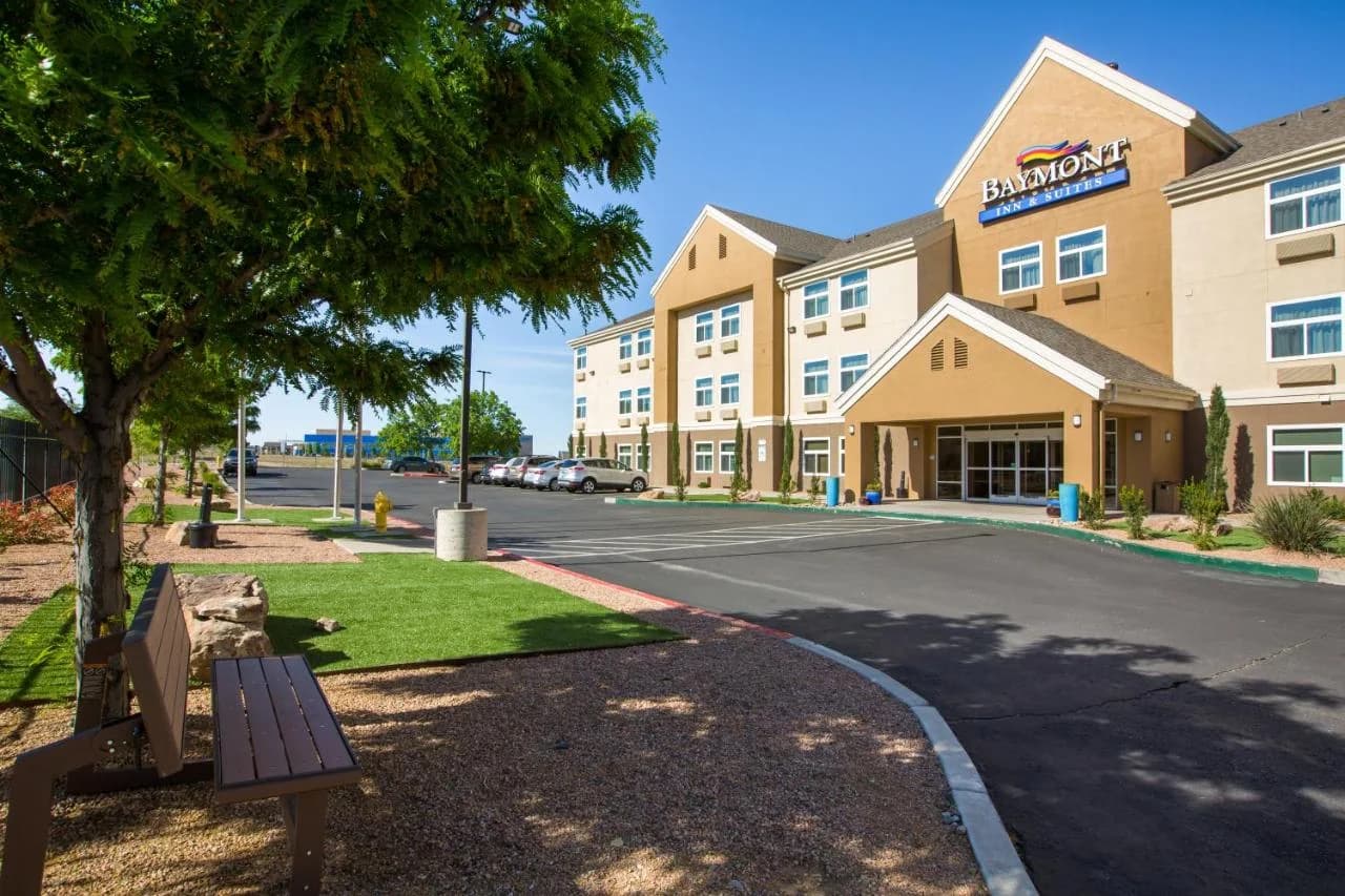Baymont by Wyndham Albuquerque Airport photo