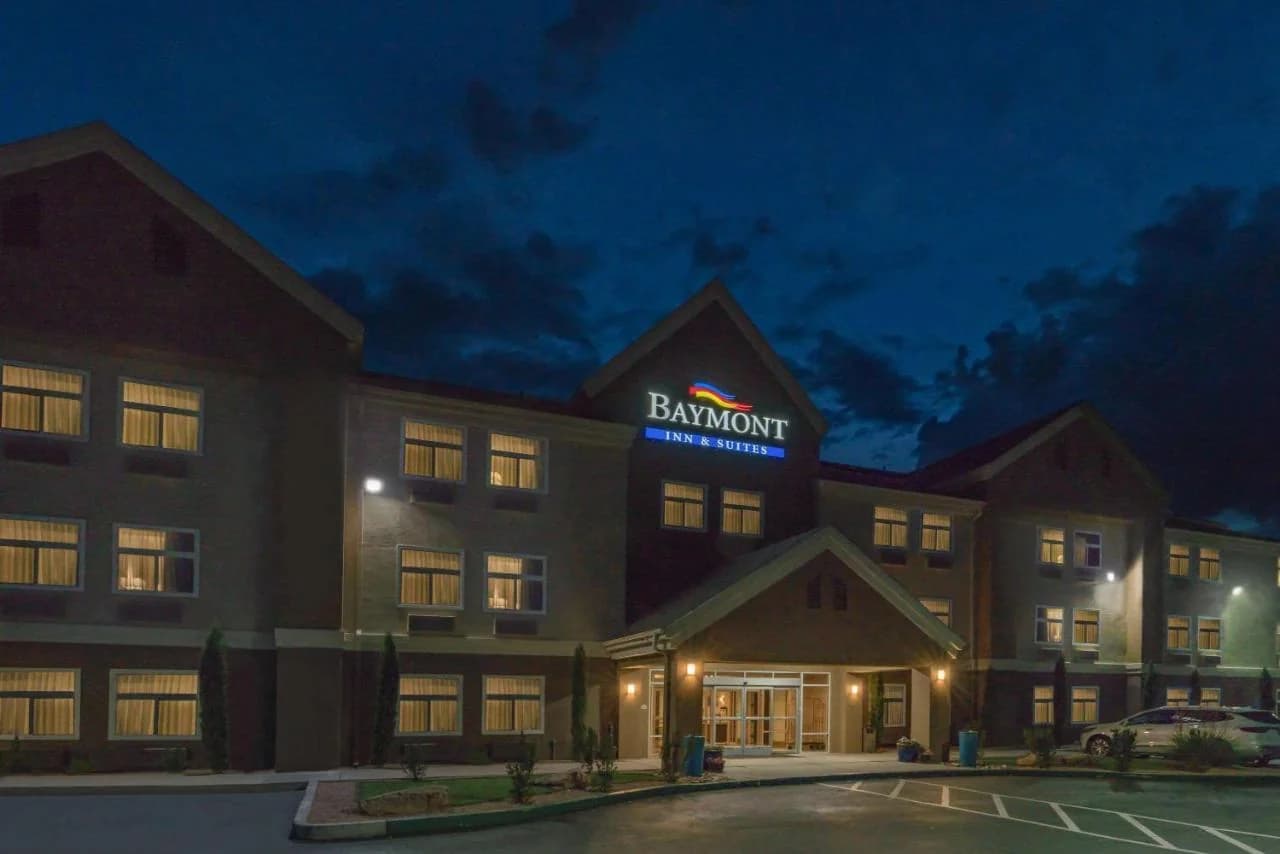 Baymont by Wyndham Albuquerque Airport photo