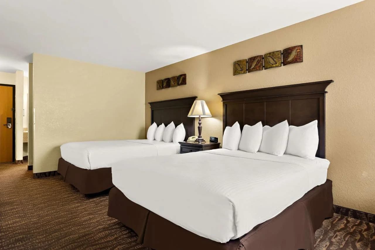 Best Western Center Pointe Inn photo
