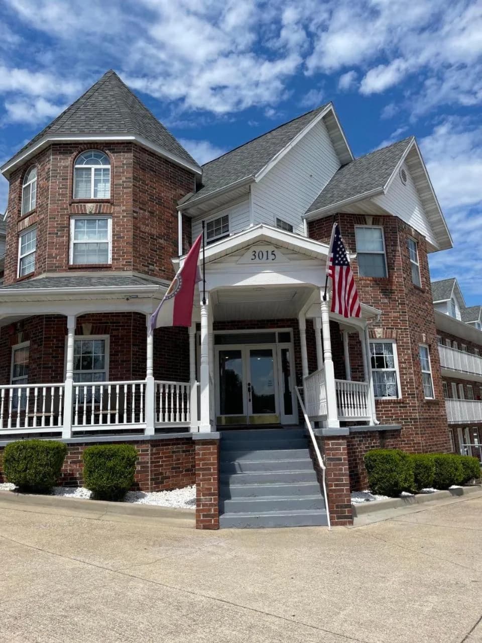 Carriage House Inn photo