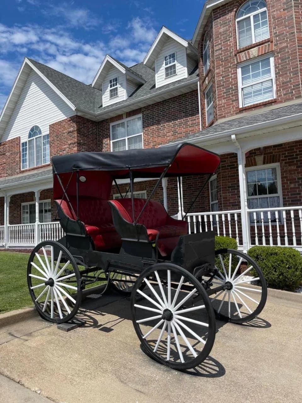 Carriage House Inn photo