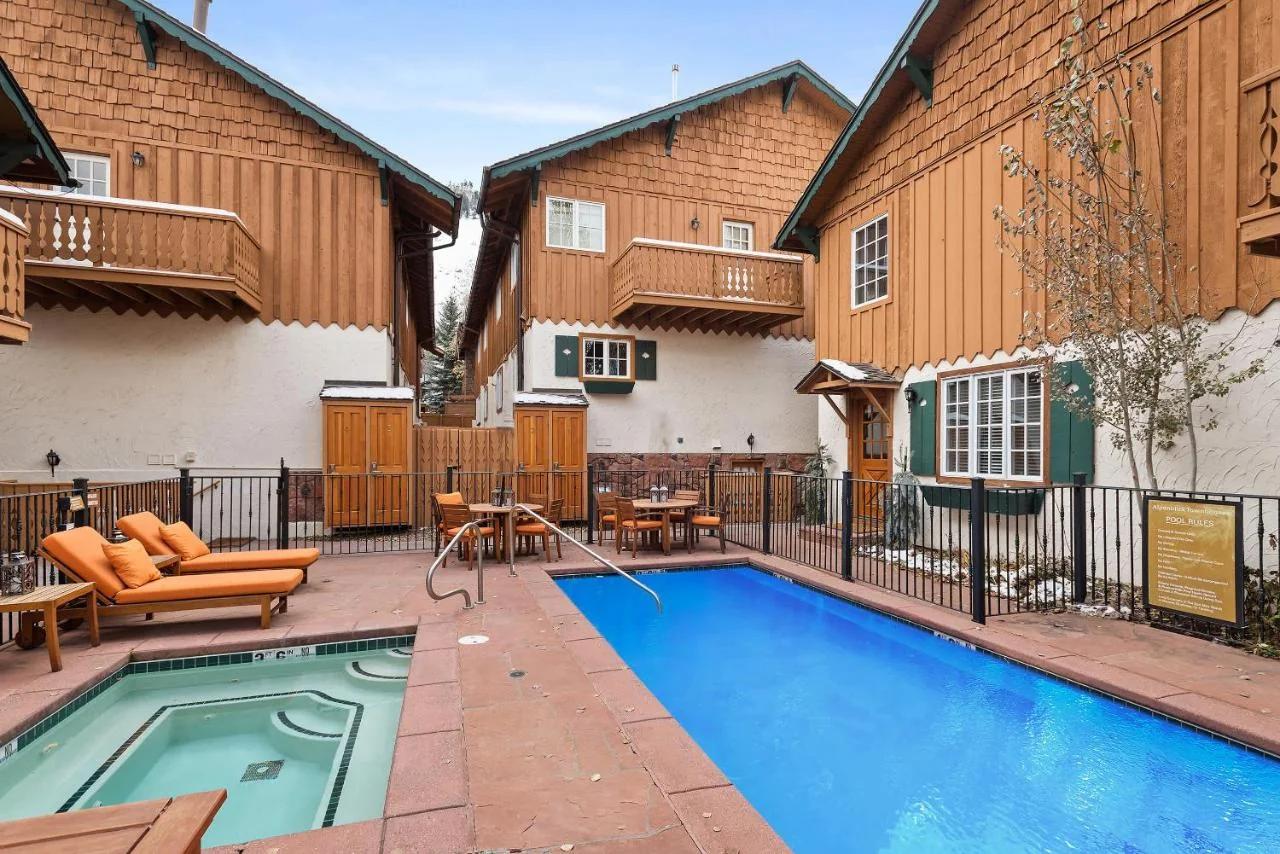 Central AC, Updated 4 BR, 4-5 BA Townhouse, Pool photo