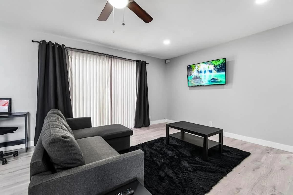 Chic 2-Bed Oasis Sleeps 6! Minutes From Strip! photo
