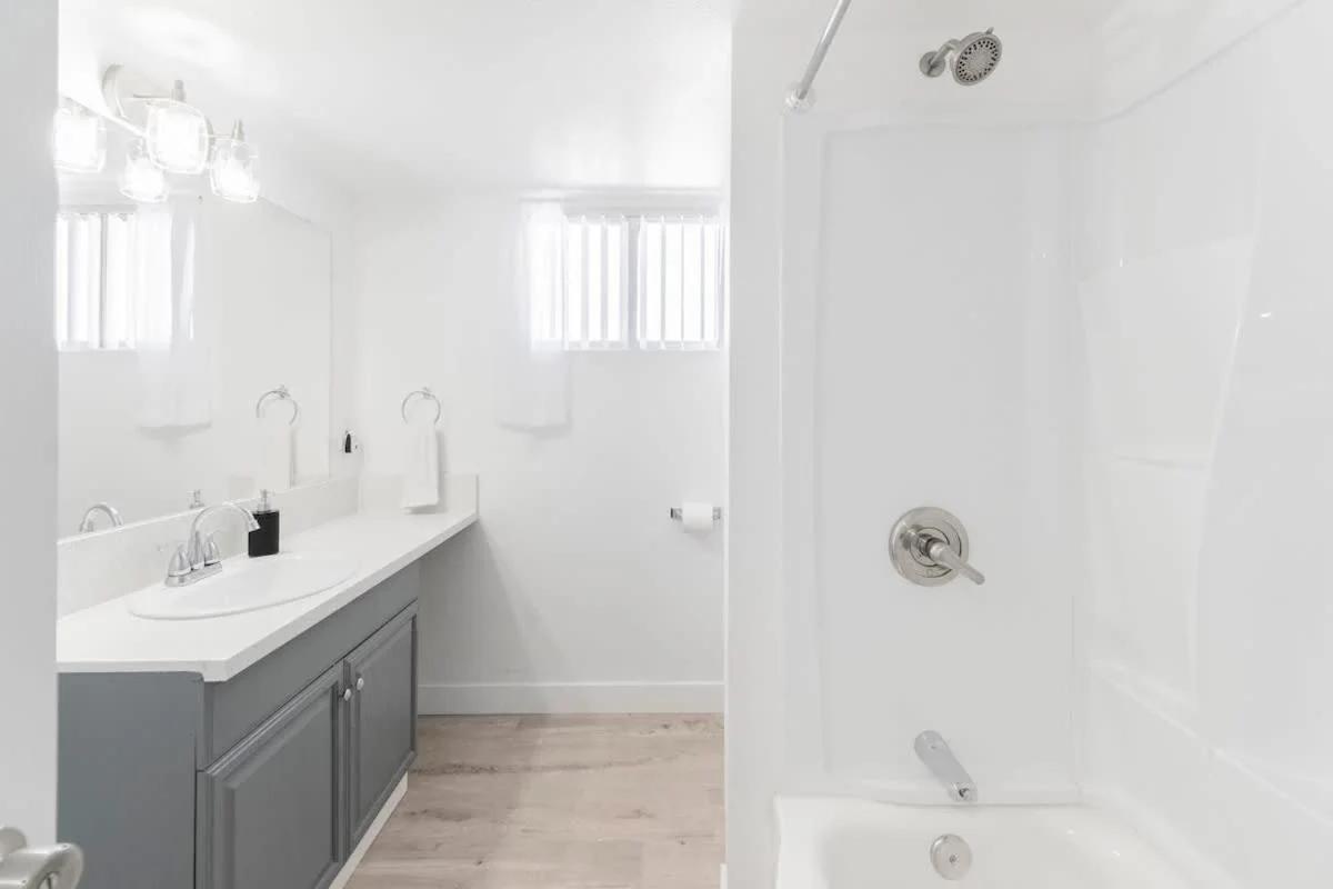 Chic 2-Bed Oasis Sleeps 6! Minutes From Strip! photo