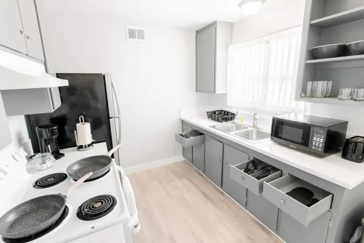 Chic 2-Bed Oasis Sleeps 6! Minutes From Strip! photo