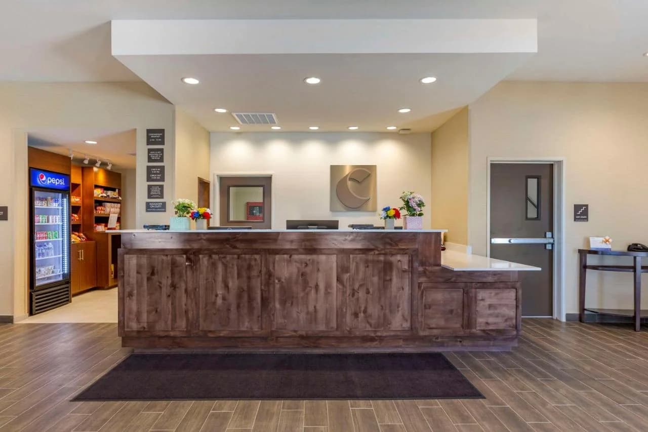 Comfort Suites Albuquerque Airport photo