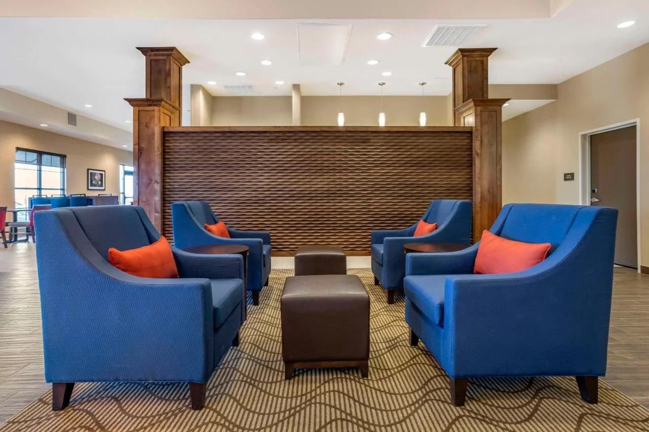 Comfort Suites Albuquerque Airport photo