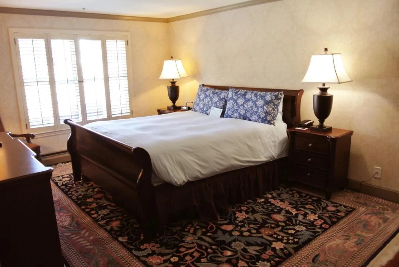 Cow Hollow Inn and Suites photo