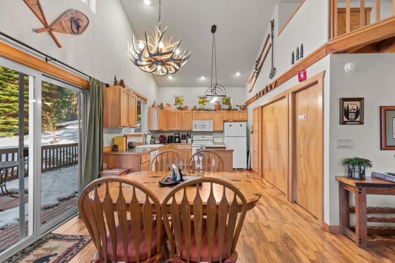 Cozy Couples Cabin Hot Tub King Leavenworth