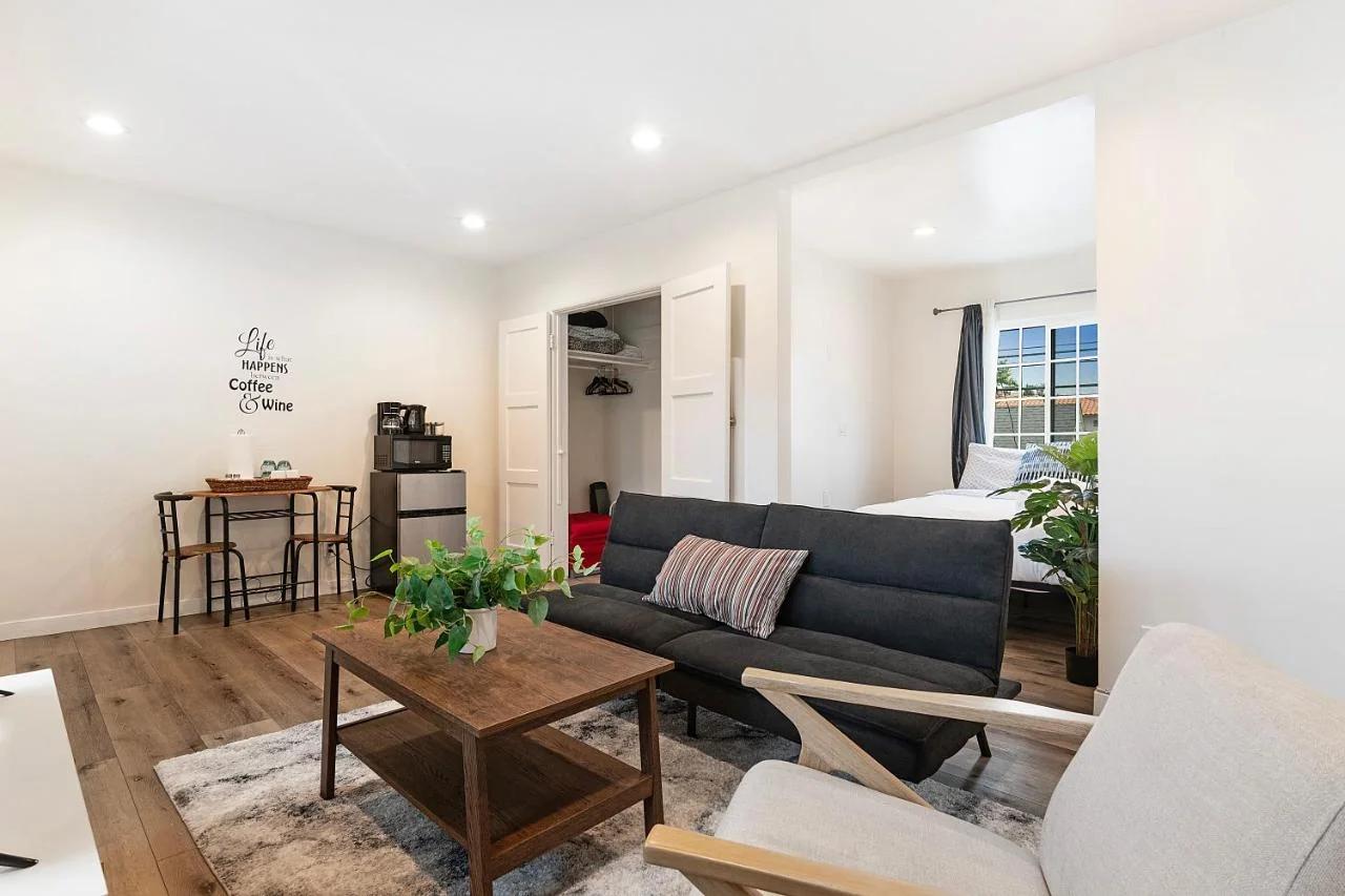 Cozy Studio Suite Near Beverly Hills for Two photo