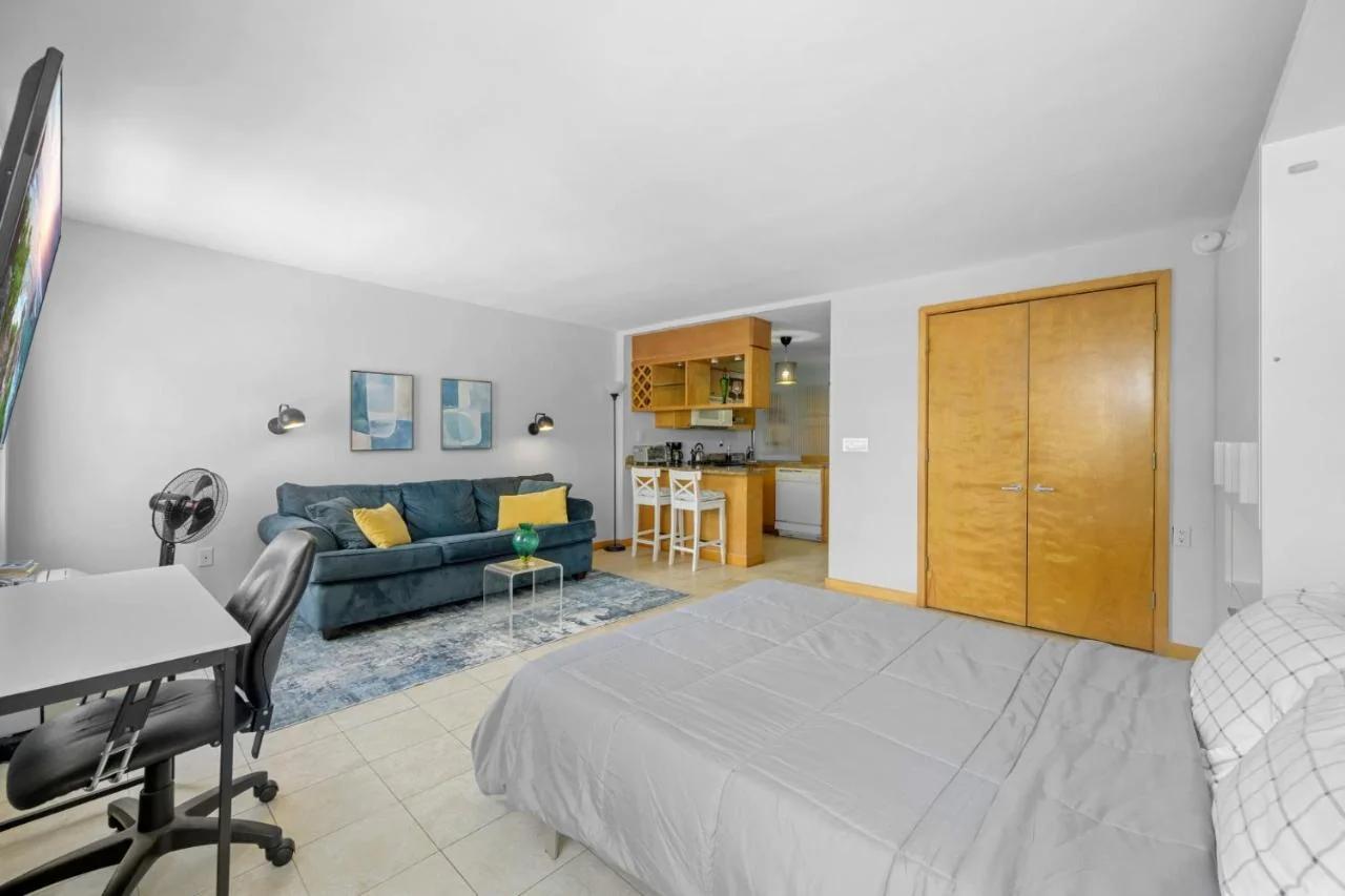 Cozy studio, walk to the beach, restaurants, bars photo