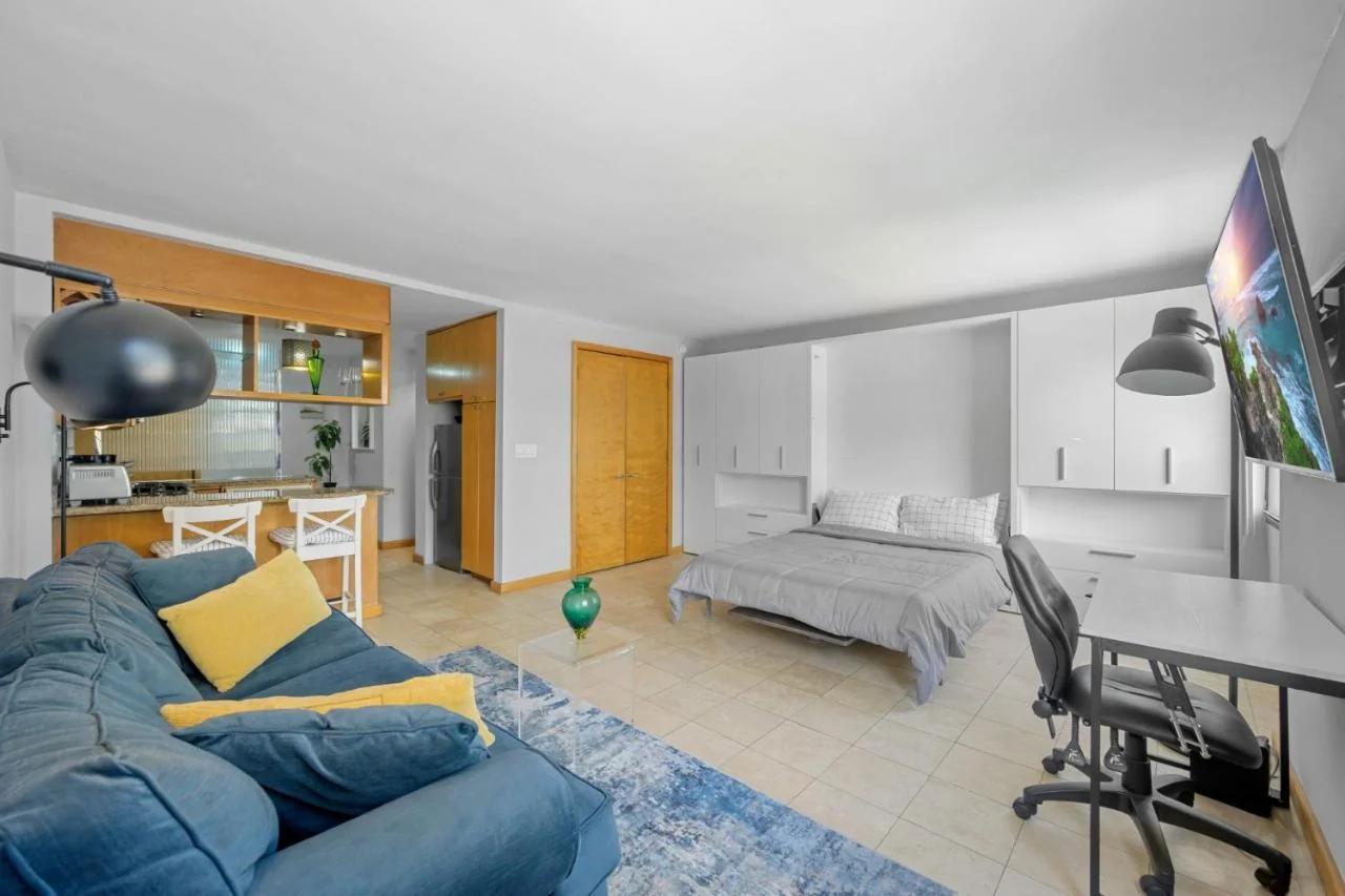 Cozy studio, walk to the beach, restaurants, bars photo