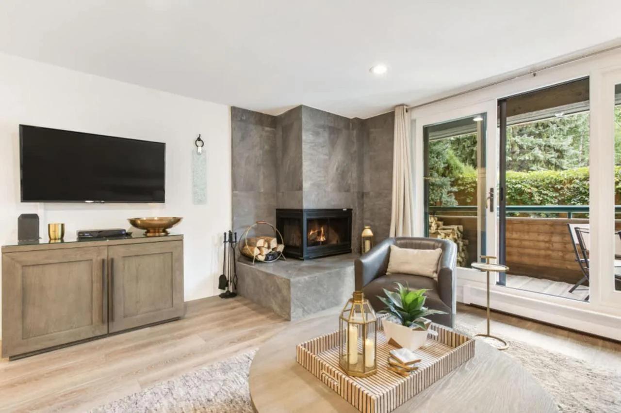 Designer 2 BR on River with Pool - Walk to Town! photo
