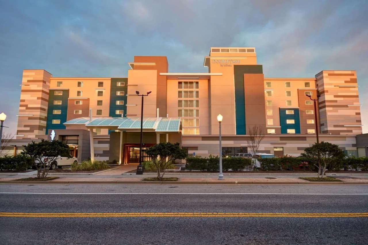DoubleTree by Hilton Oceanfront Virginia Beach photo