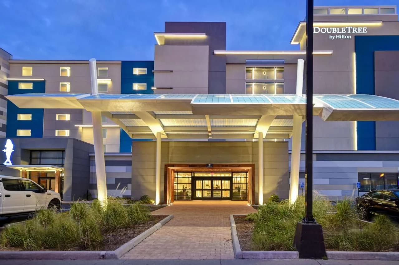 DoubleTree by Hilton Oceanfront Virginia Beach photo