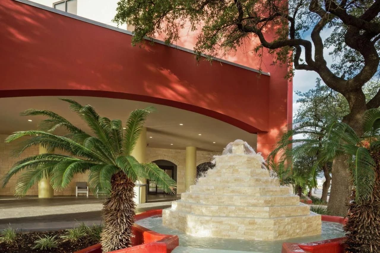 DoubleTree by Hilton San Antonio Downtown photo