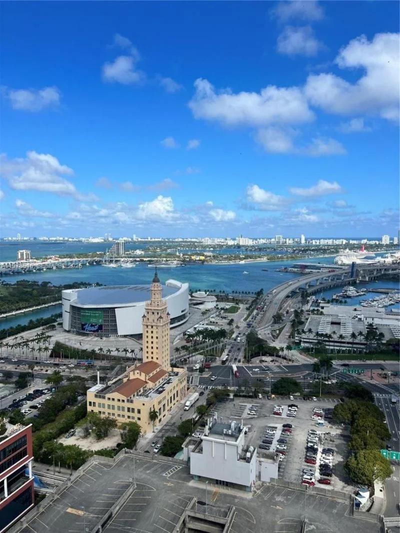 Downtown Miami Studio photo