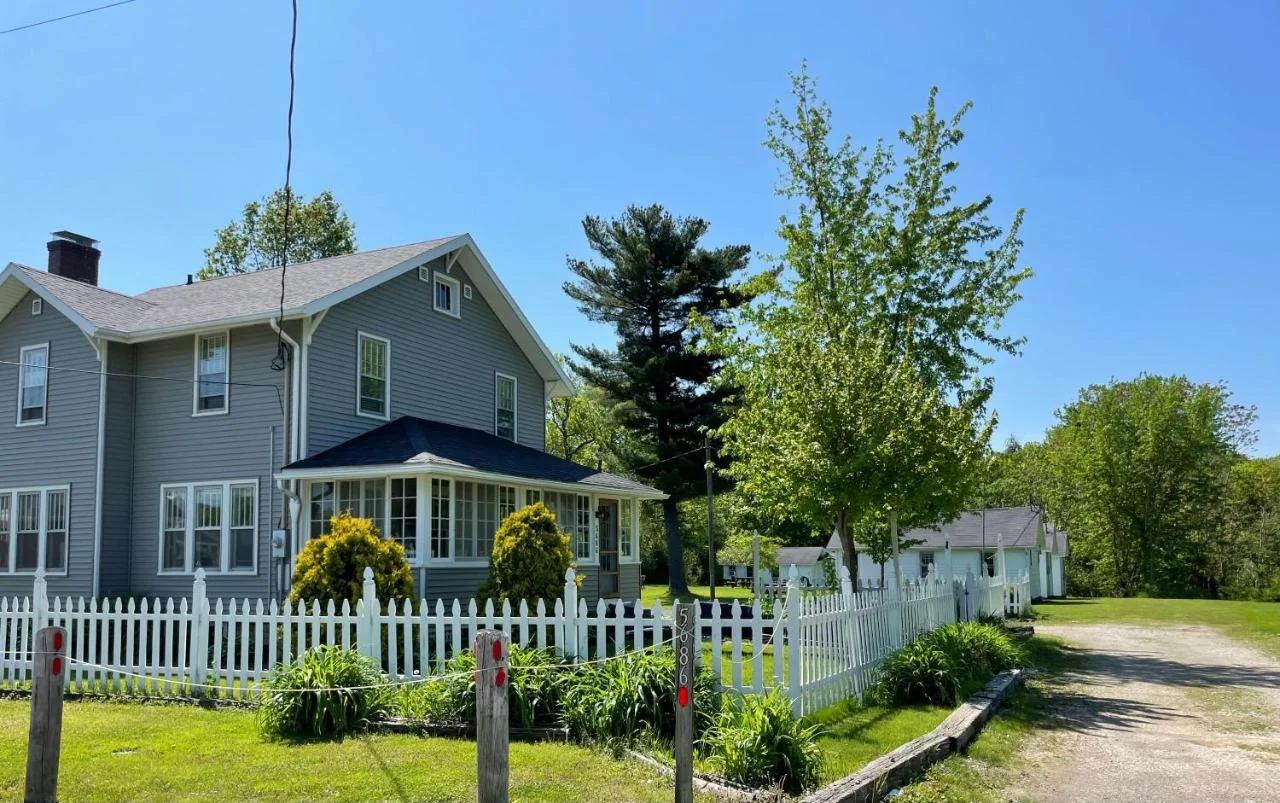 Drop Anchor Cottages and Lake House foto
