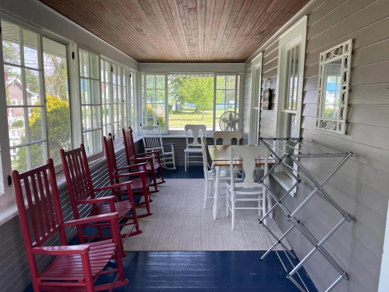 Drop Anchor Cottages and Lake House foto