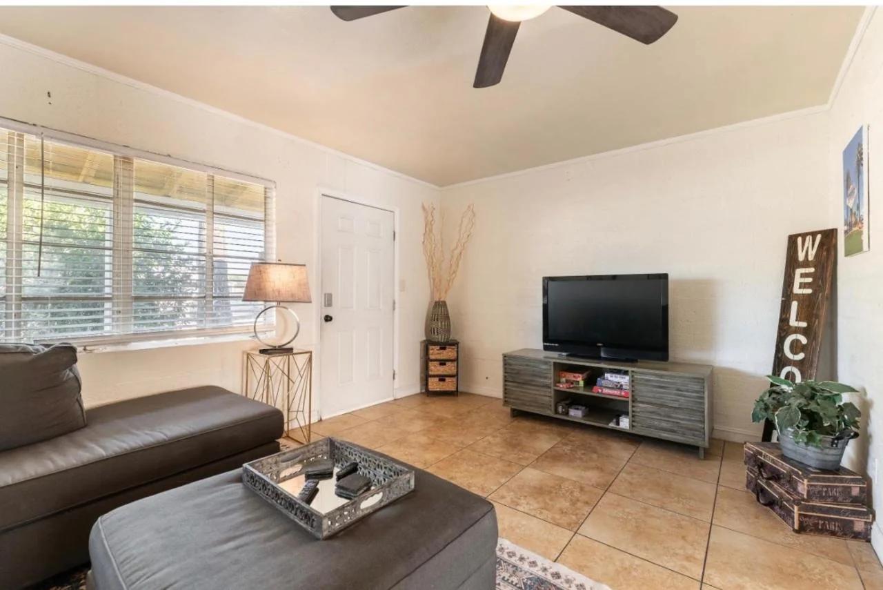 *Free Parking near Strip Cozy 2Br home Side: A photo