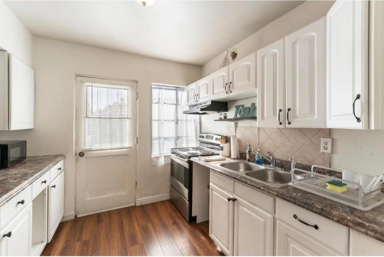 *Free Parking near Strip Cozy 2Br home Side: A photo