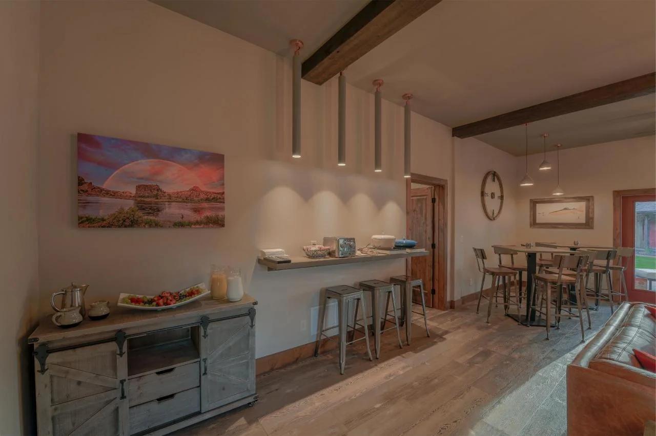 Golden Stone Inn photo