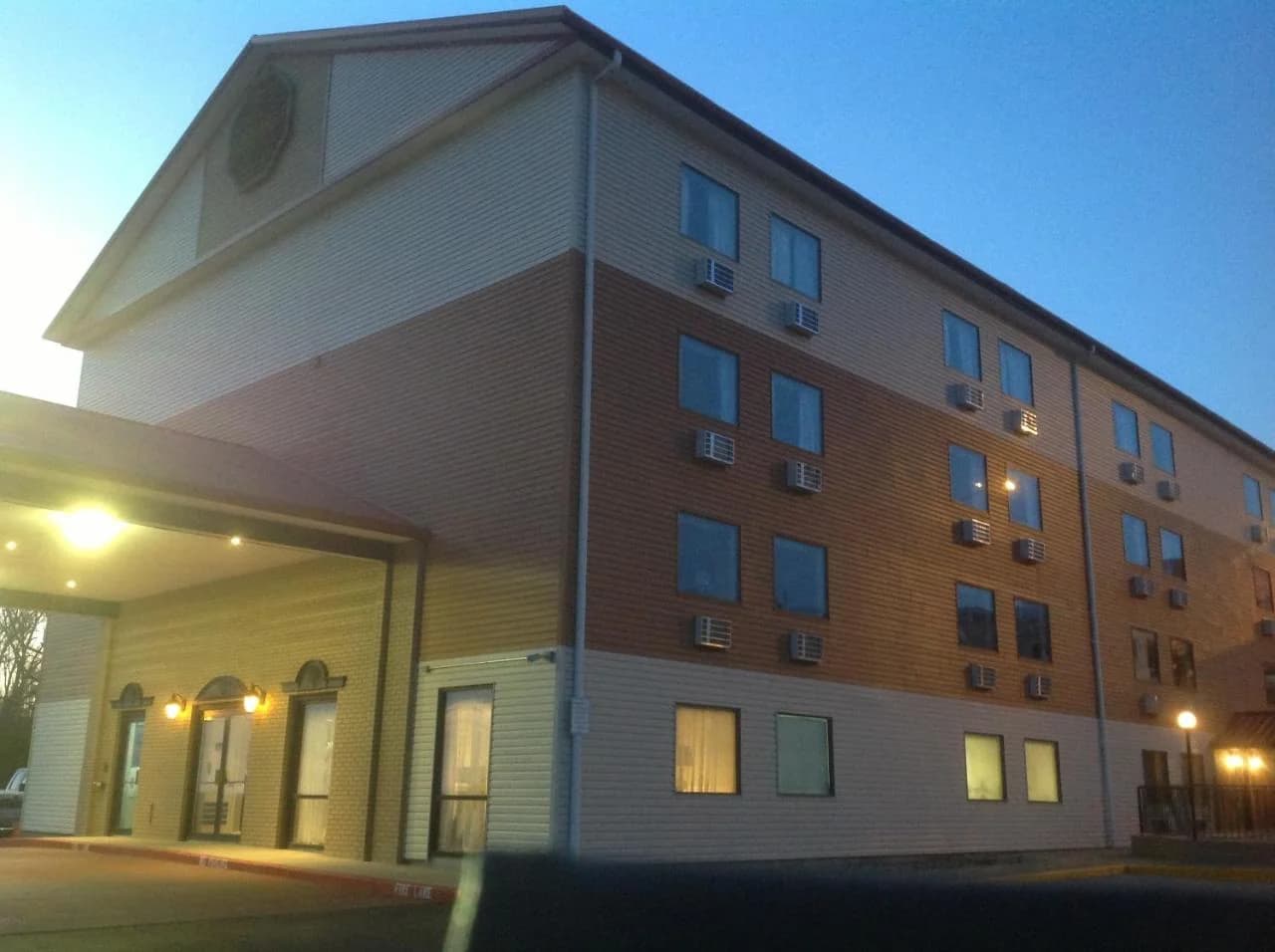Grand View Inn & Suites photo