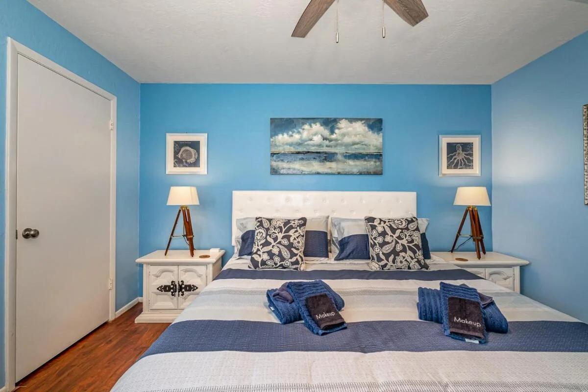Ground Floor 2 Bdrm King Condo Close to Beach photo