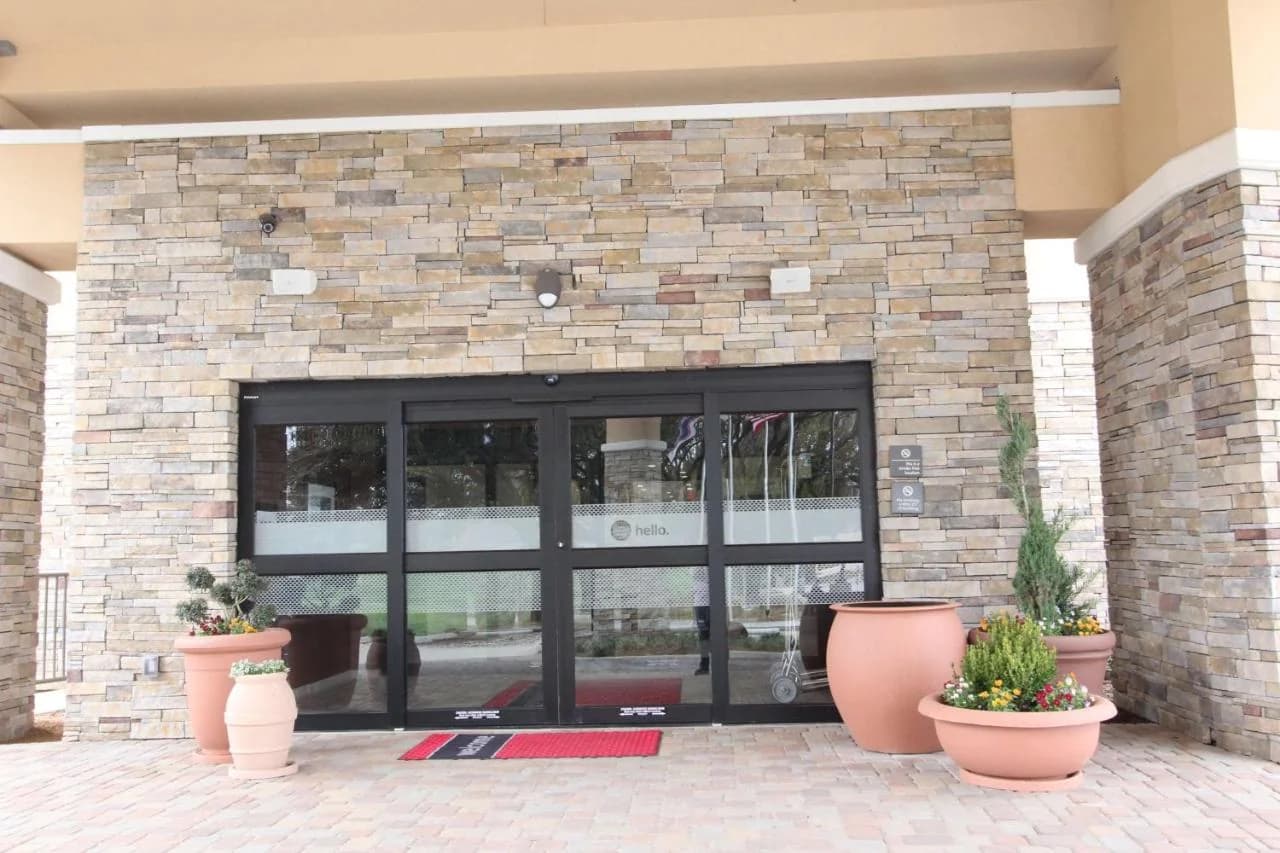 Hampton Inn & Suites Dallas Market Center photo