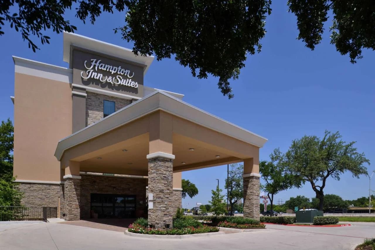 Hampton Inn & Suites Dallas Market Center photo