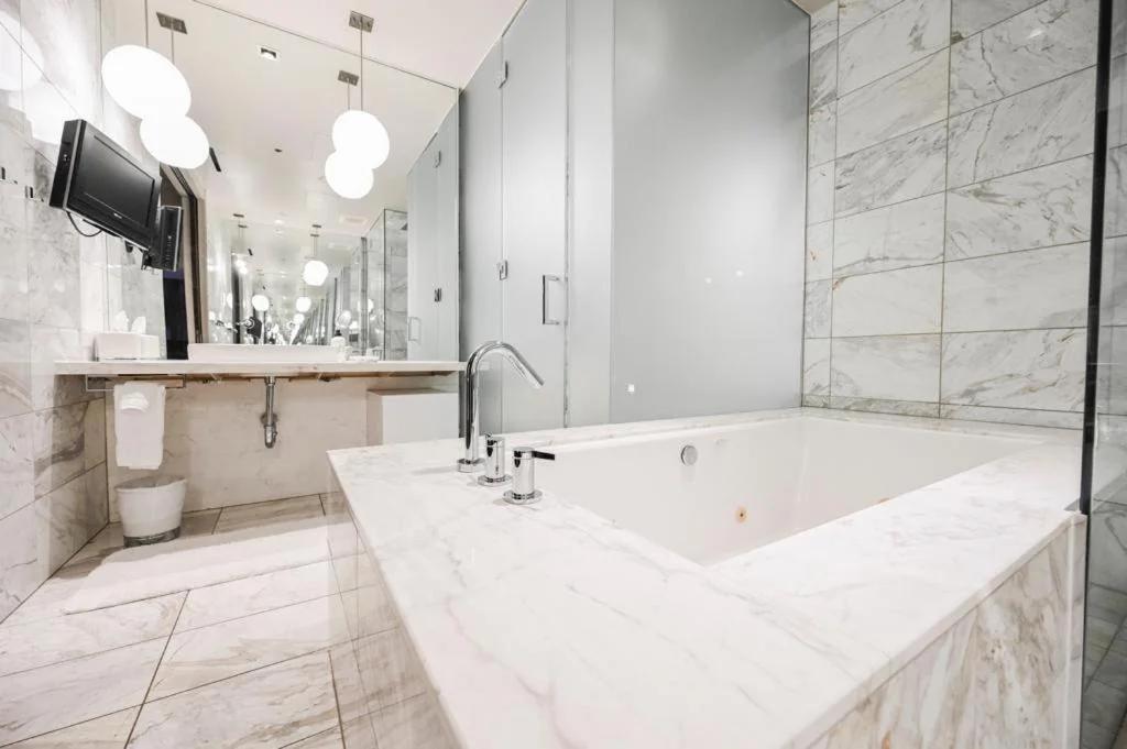 Intimo Palms Place Penthouse photo