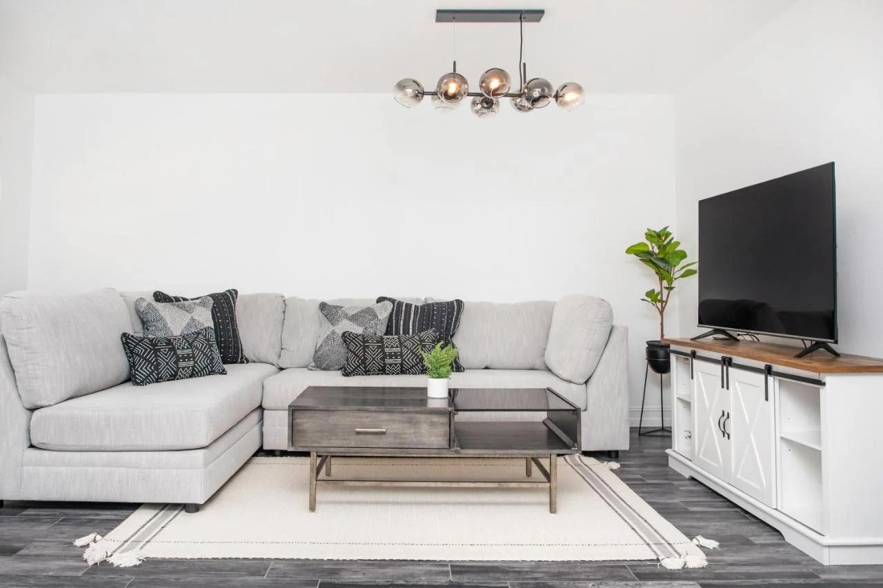 Location! Quality! Comfort! The downtown Gem