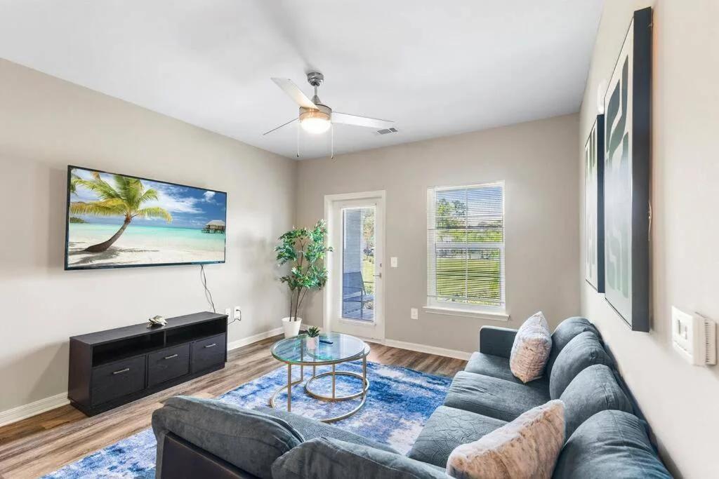 Luxe 1BR/1BA: Dive, Rest, Explore. Book Now! photo