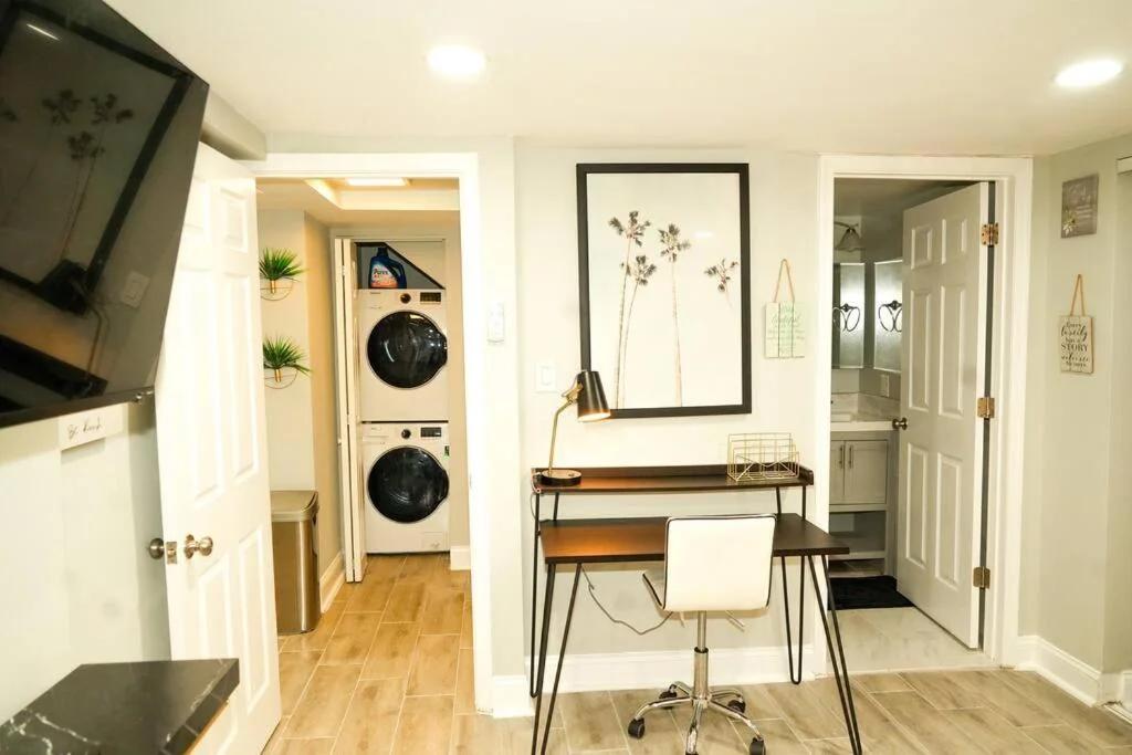 Modern 1BR Unit with Free Parking Walk to Metro photo