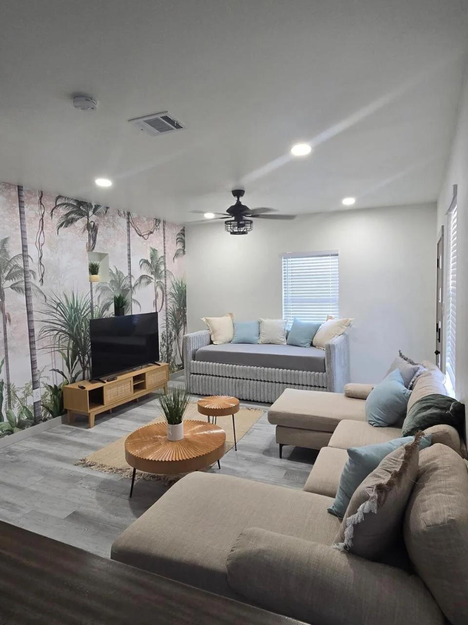 Modern B&W Coastal Retreat 2BR 2BA and Laundry photo