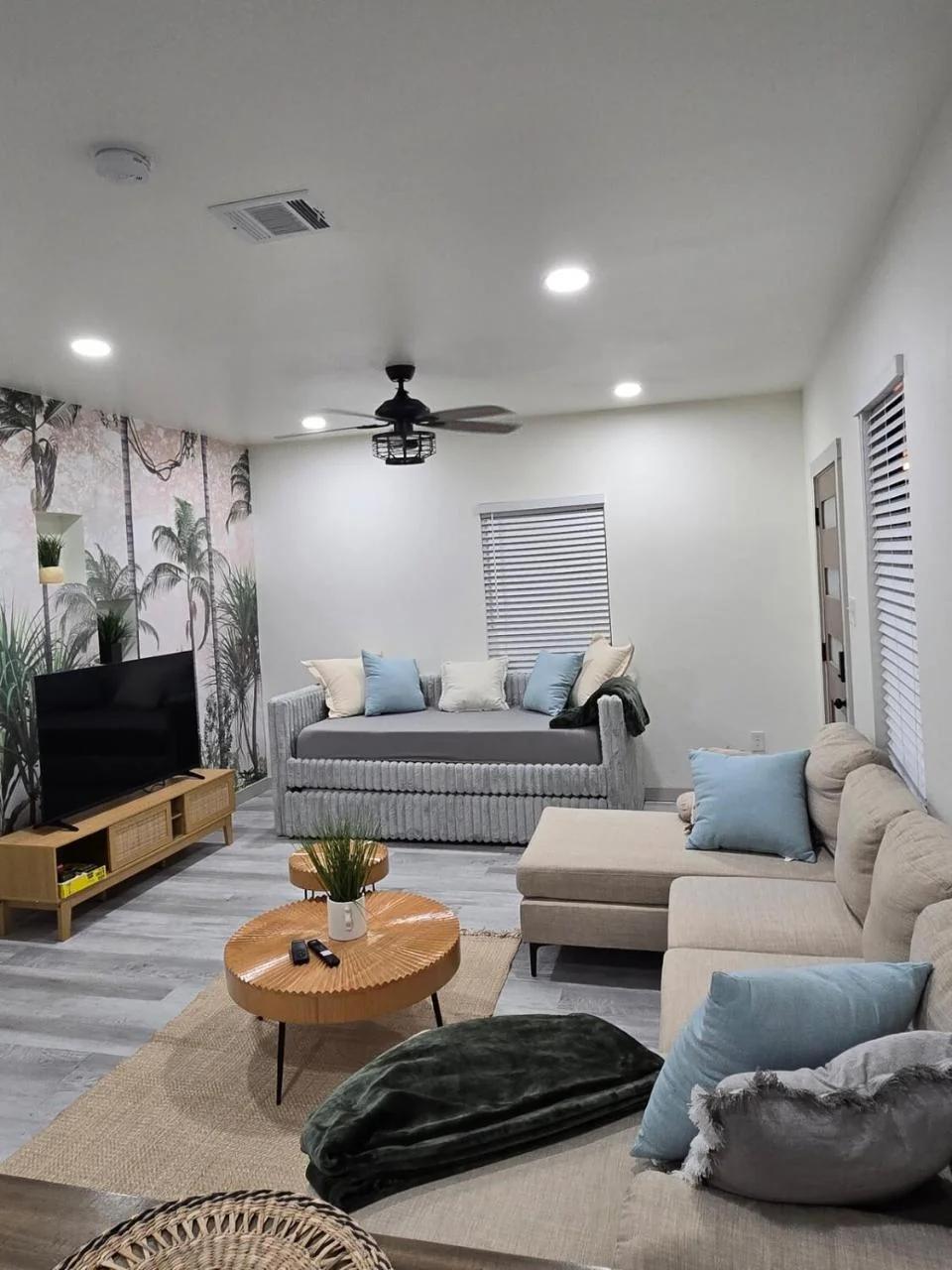 Modern B&W Coastal Retreat 2BR 2BA and Laundry photo