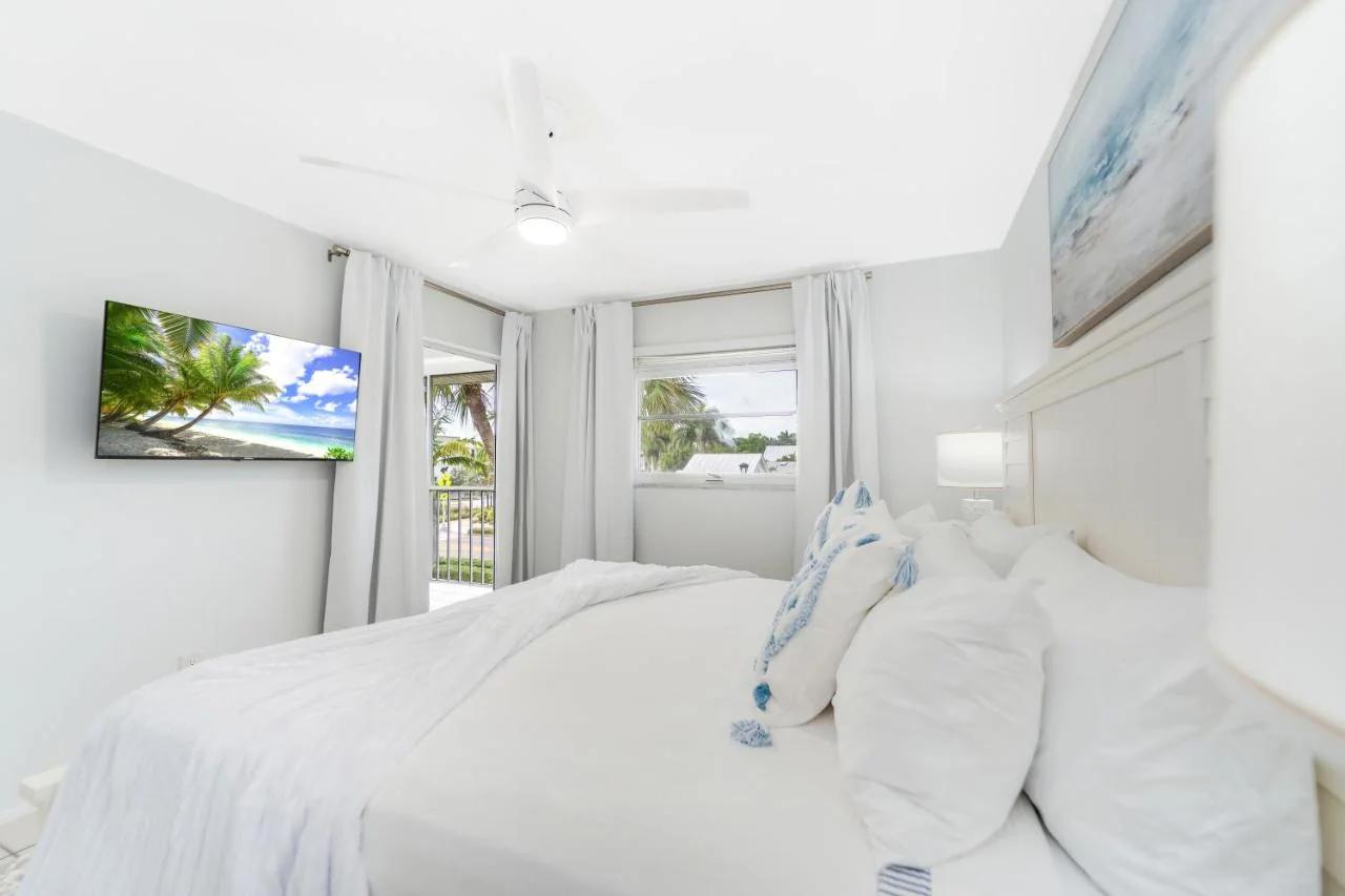 Naples Luxe Coral Oasis photo