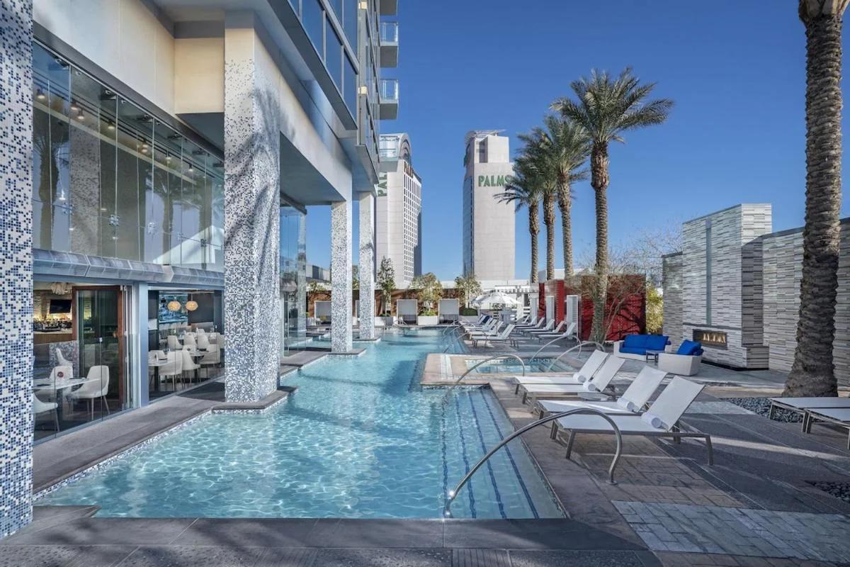 Palms Place- Strip View- High floor- Free parking photo