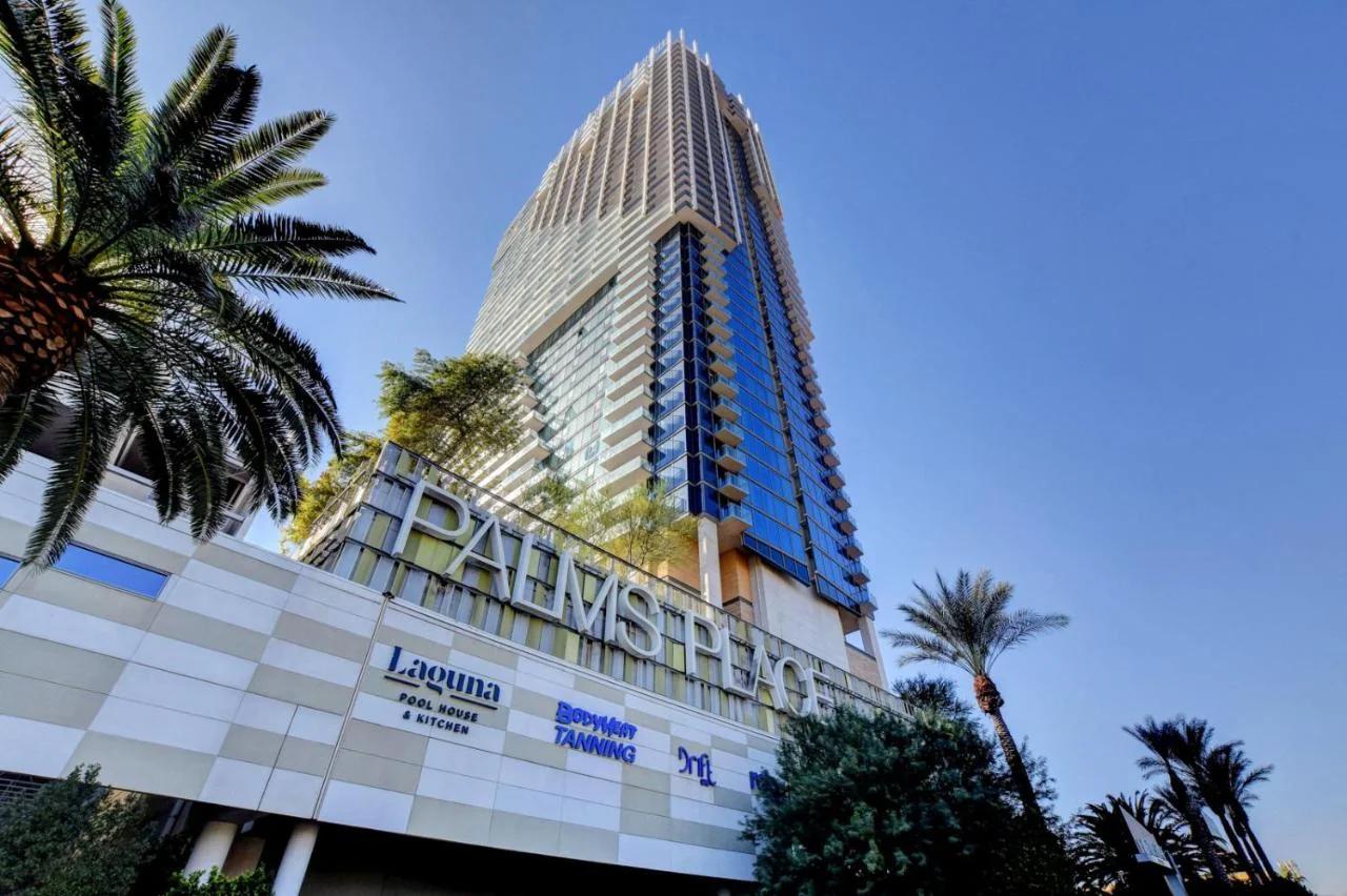 Palms Place- Strip View- High floor- Free parking photo