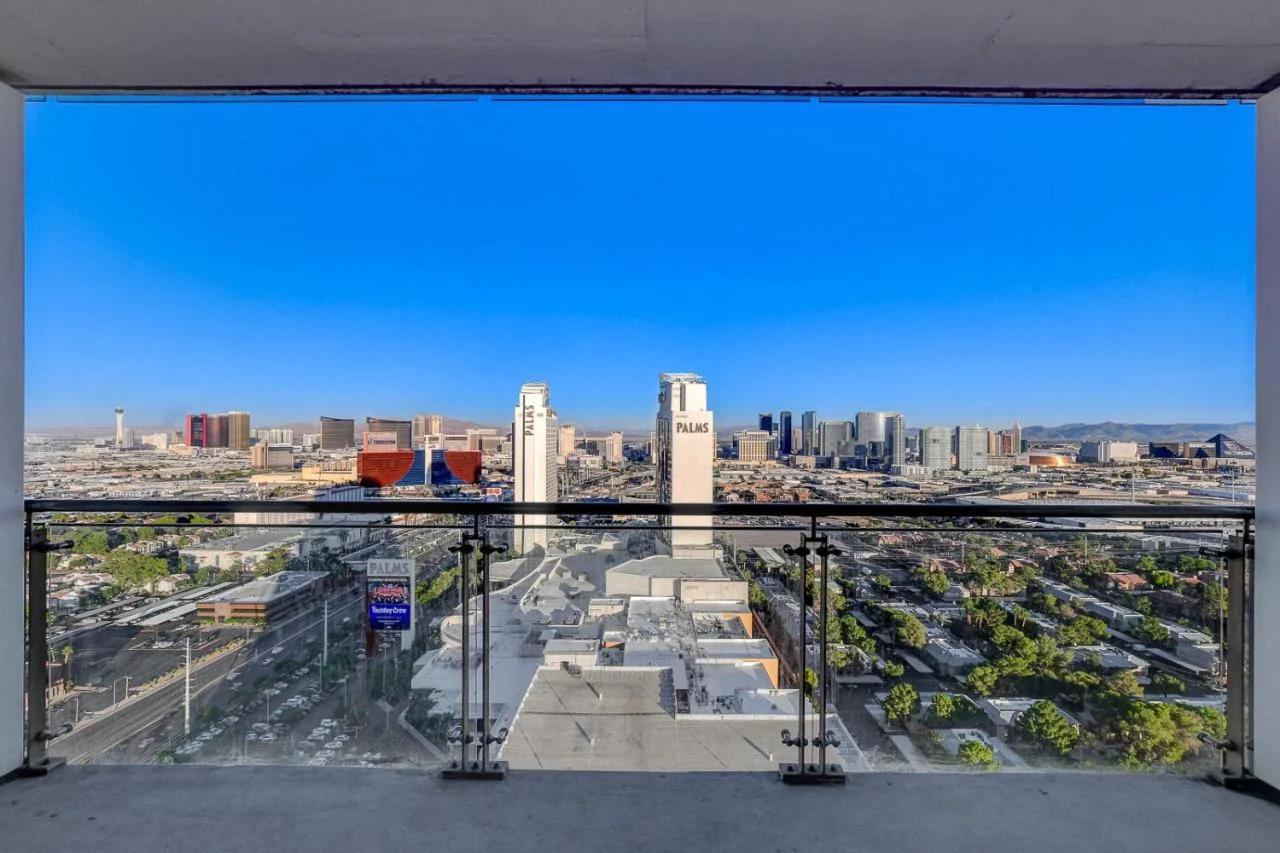 Palms Place- Strip View- High floor- Free parking photo