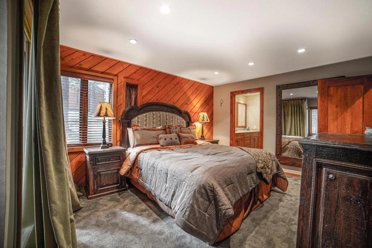 Plush Mammoth Condo w Balcony Views photo