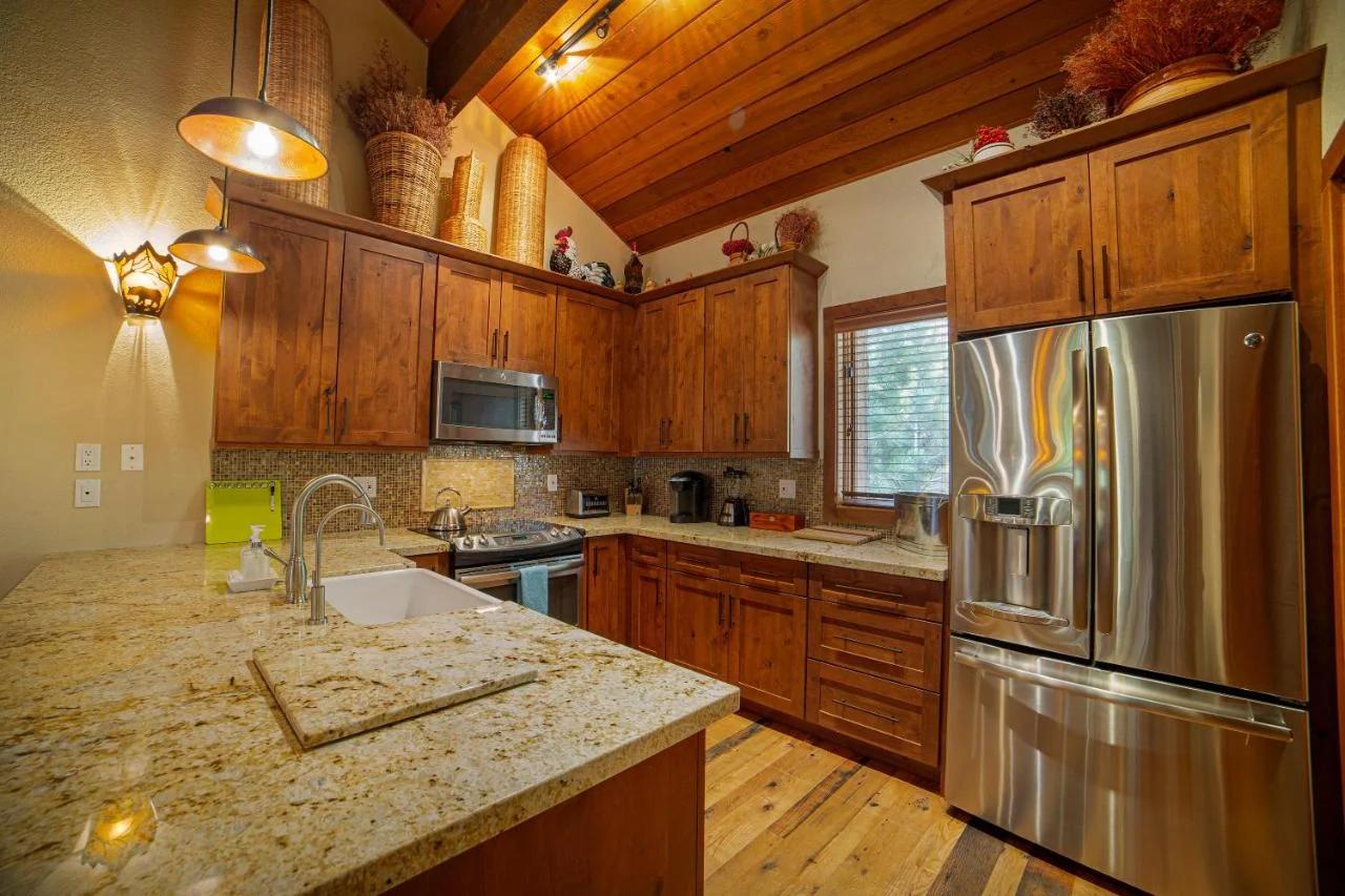 Plush Mammoth Condo w Balcony Views photo