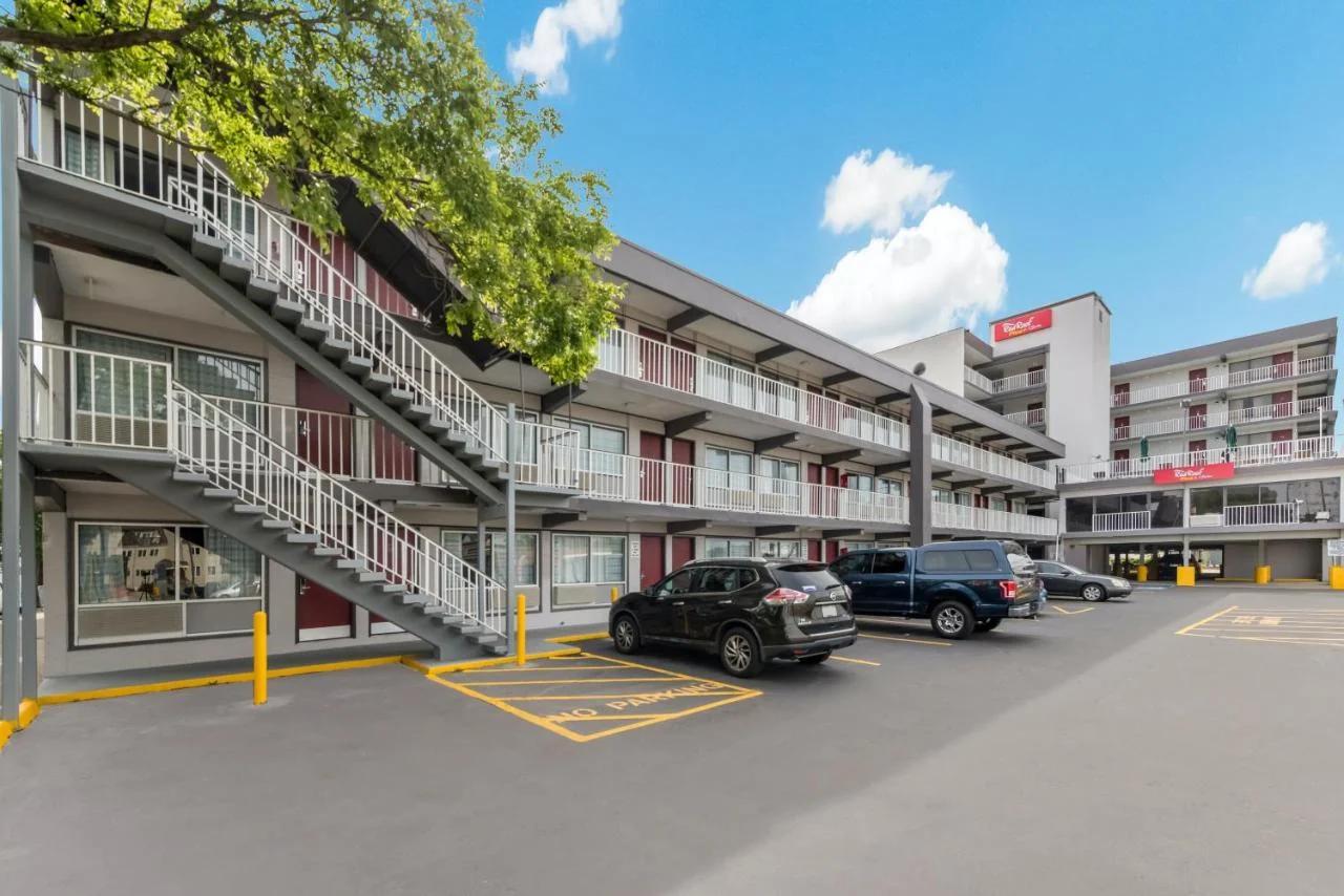 Red Roof Inn PLUS & Suites Virginia Beach - Seaside photo