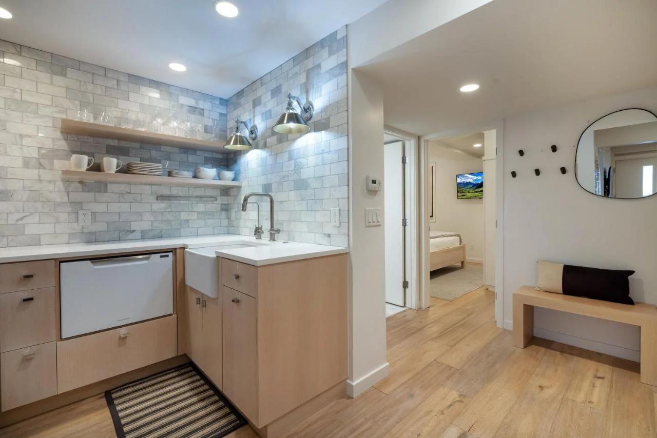 Renovated 2 BR Aspen Condo Ski-in out photo