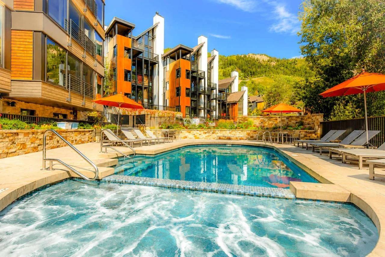 Renovated 2 BR Aspen Condo Ski-in out photo