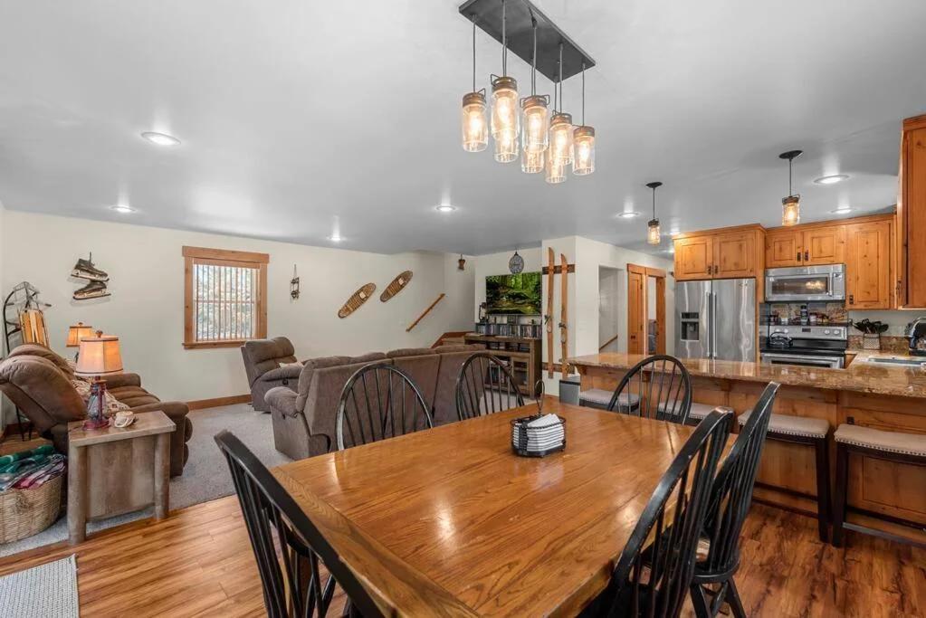River's Bend Lodge - Hot Tub, Fire Pit, Games & Ski foto