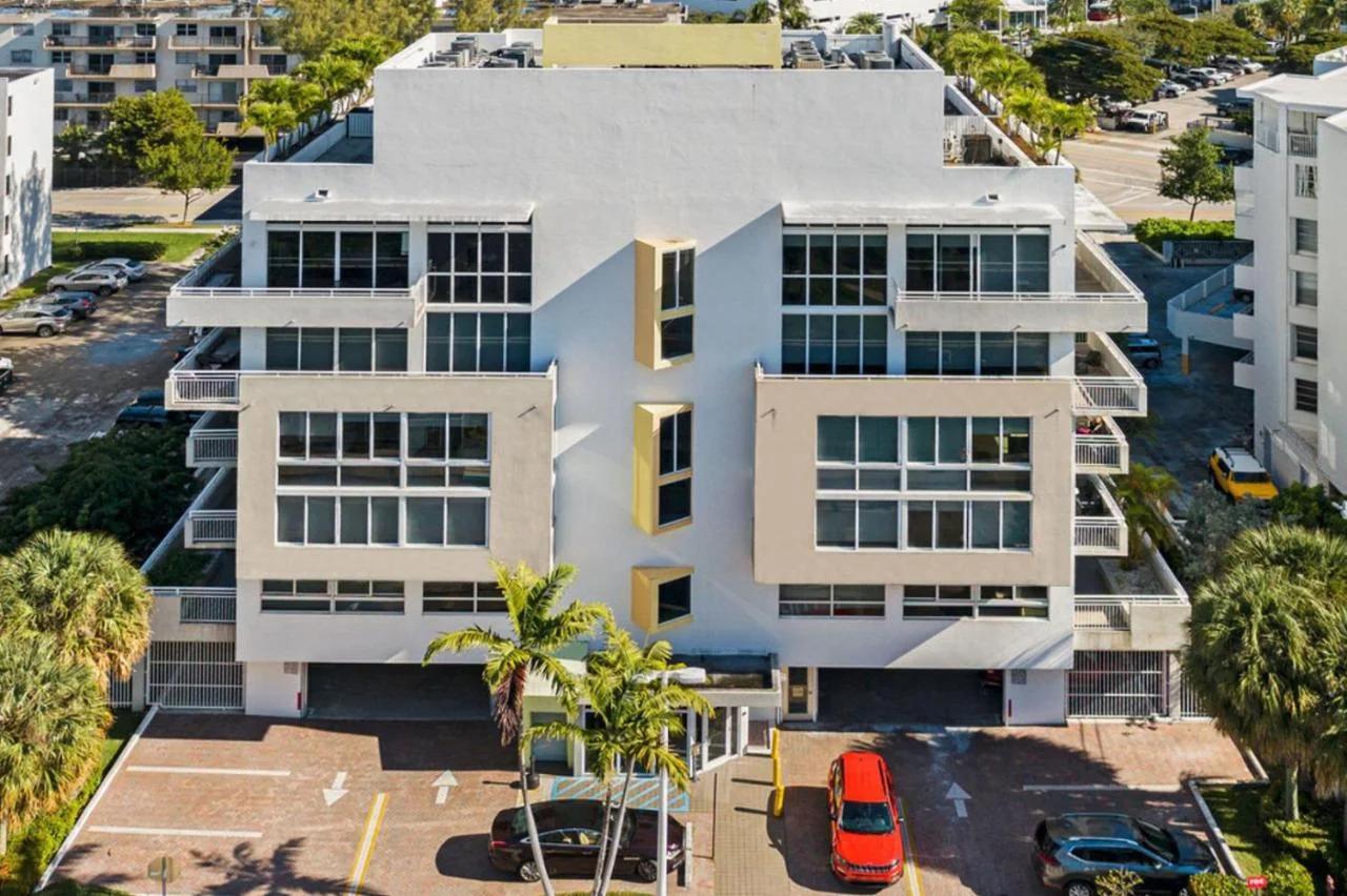 Roami at Sunny Isles photo