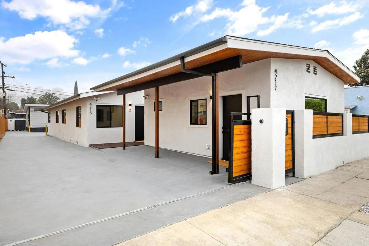 Spacious w/2BR 1bath - near DTLA East Los Angeles photo