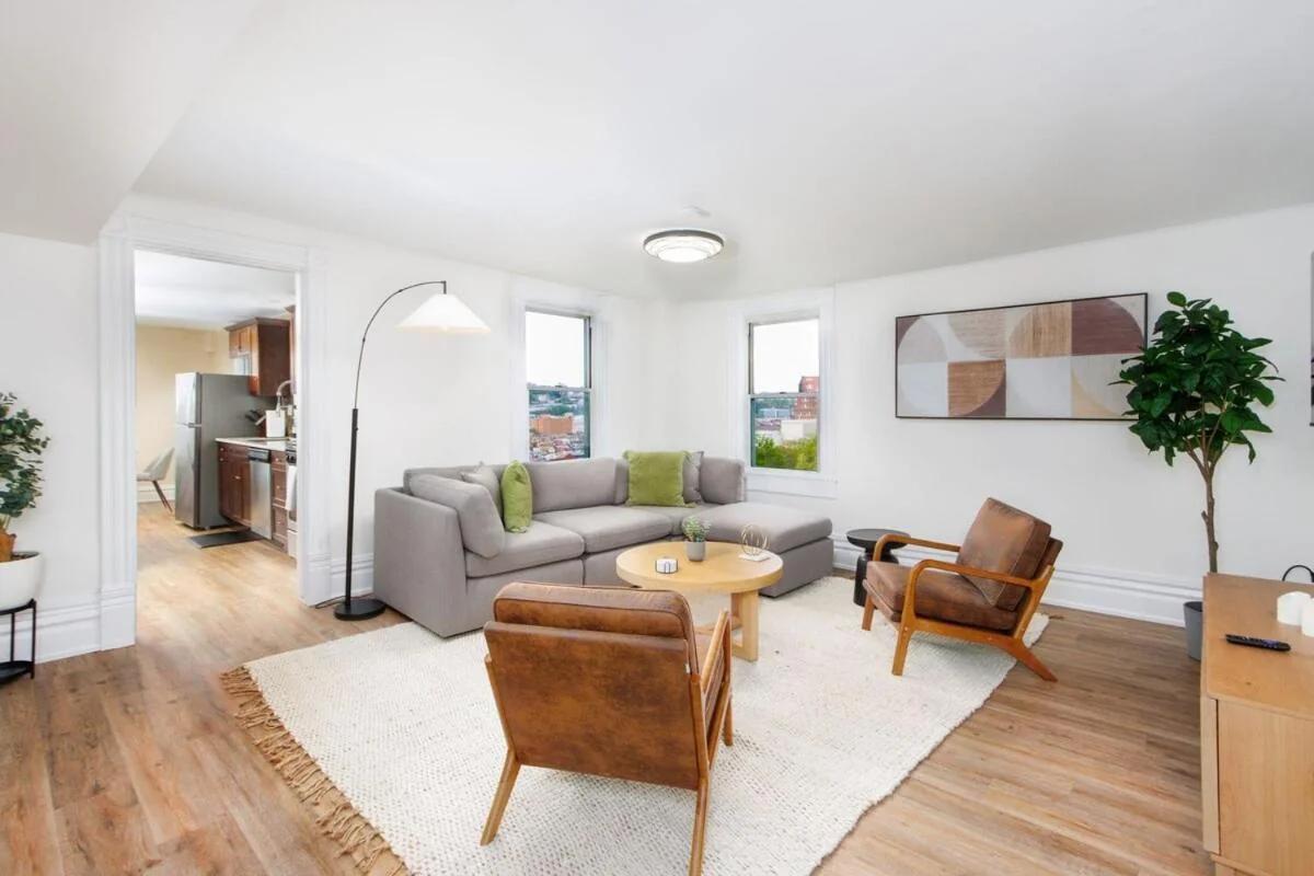 Stunning Apt w Rooftop & Game Room - Sleeps 10
